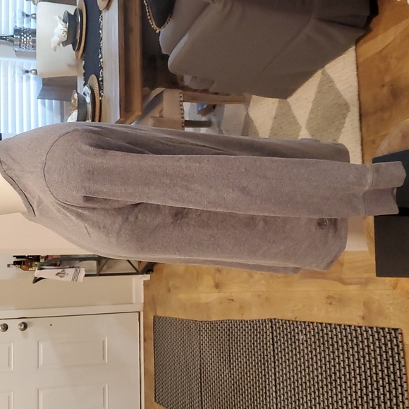 Banana Republic Long Sleeve Tee - Picture 3 of 8